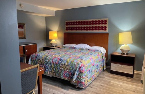 Garfield Ridge Hotel | Skylark Motel