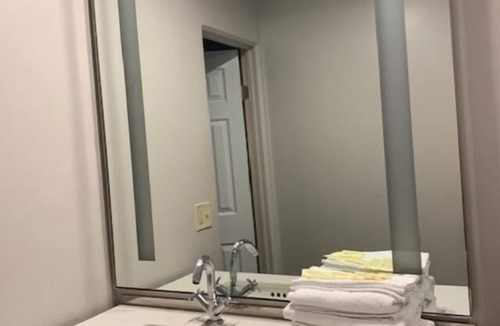 Garfield Ridge Hotel | Skylark Motel