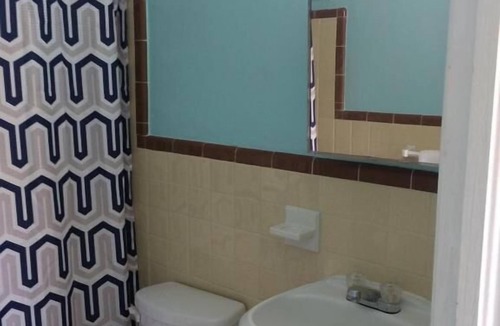 Perry Hotel | Skylark Motel