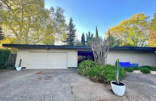 Arden-Arcade House | Skylight/Indoor Gardens, near River/Bike/Tennis