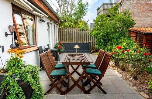Horsens Villa | Skylight Lodge - Private Terrace, Free Parking & Walk to City