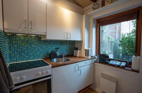 Horsens Villa | Skylight Lodge - Private Terrace, Free Parking & Walk to City