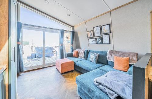 Great Houghton House | Skylight Stargazer - Billing Aquadrome