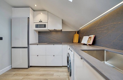 East End Apartment | Skylight suite Private Bathroom