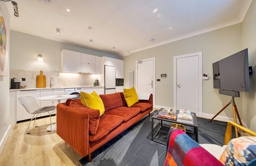 East End Apartment | Skylight suite Private Bathroom