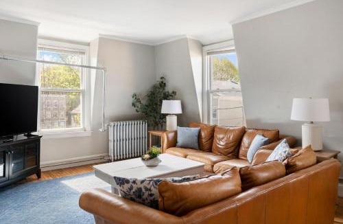 Parkside Apartment | Skyline 138 Charming West End Mansard Penthouse