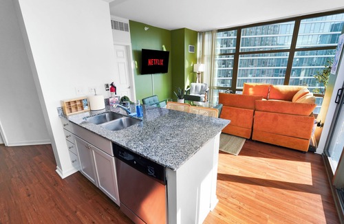 Printers Row Hotel | Skyline 2BR Heart of Chicago Walk to Grant Park