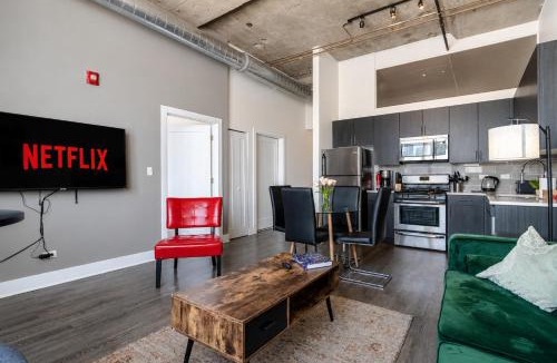 Near South Side Apartment | Skyline 2BR in South Loop with Optional Parking & Gym Access Near Museum Campus and McCormick Place