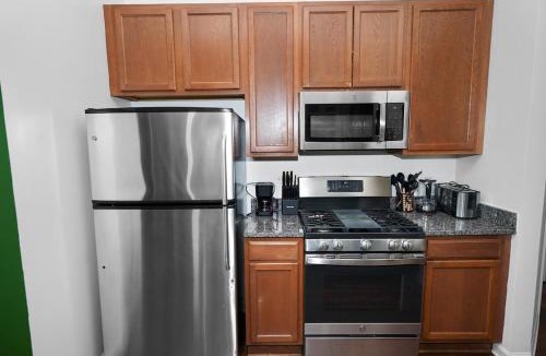 The Loop Apartment | Skyline 2BR on 20th Floor near Grant Park with Paid Parking