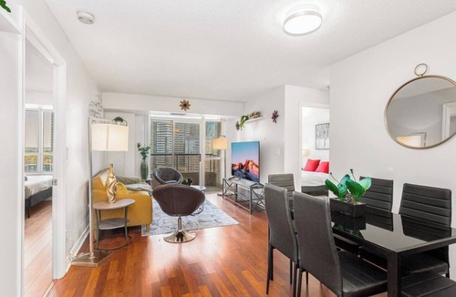 Downtown Mississauga Apartment | Skyline 3BR Condo | Steps to SQ 1 + Free Parking