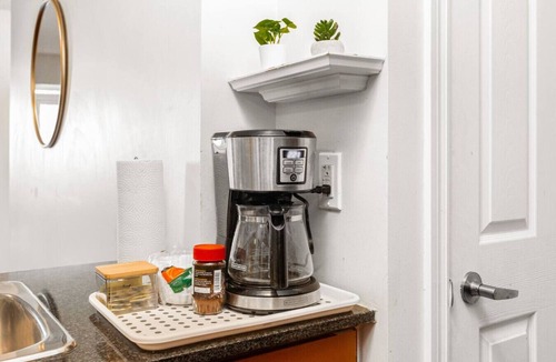 Downtown Mississauga Apartment | Skyline 3BR Condo | Steps to SQ 1 + Free Parking