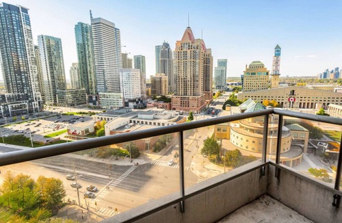 Downtown Mississauga Apartment | Skyline 3BR Condo | Steps to SQ 1 + Free Parking
