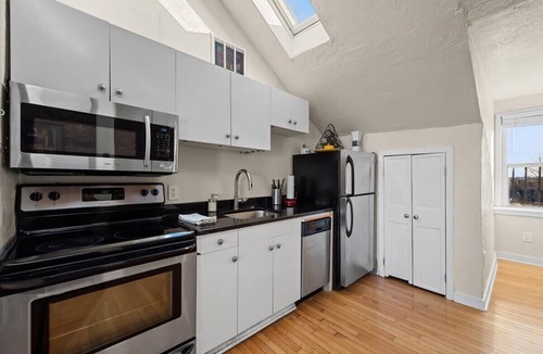 Mount Washington Apartment | Skyline at Your Door - Studio with a View
