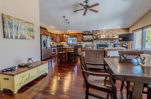 Cedar House | Skyline Cottage – Charming Lake Leelanau Getaway