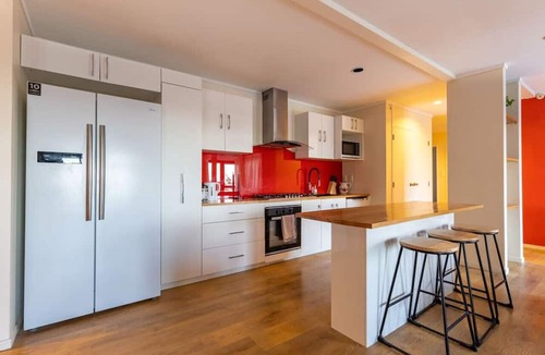 West Harbour House | Skyline Elegance House with Spa, Seaview and Deck