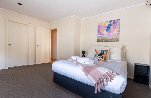 West Harbour House | Skyline Elegance House with Spa, Seaview and Deck