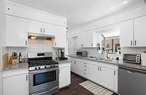Middletown House | Skyline Hot Tub Deck Harbor Views, Sleeps 8