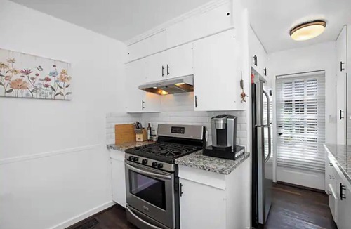 Middletown House | Skyline Hot Tub Deck Harbor Views, Sleeps 8