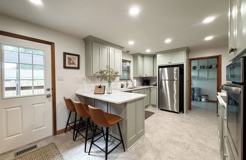 Searcy House | Skyline House - Sunrise Oasis
