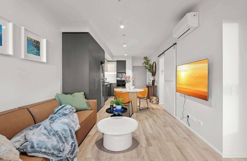 Adelaide Central Business District Apartment | Skyline Luxe Apartment | Adelaide CBD Escape