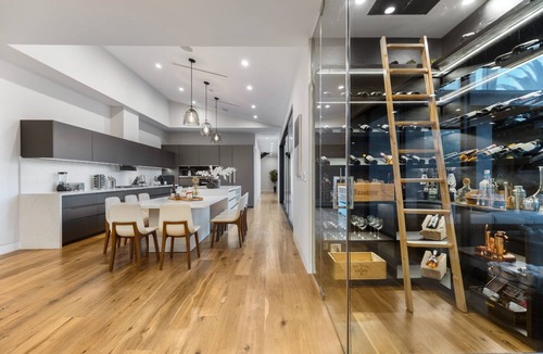 Los Angeles House | Skyline Luxury Haven - Singular Skyline Escape with Endless Valley Views