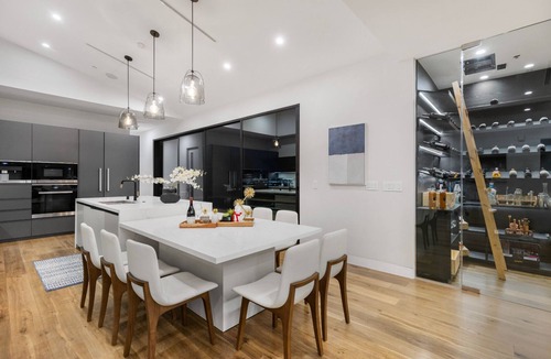 Los Angeles House | Skyline Luxury Haven - Singular Skyline Escape with Endless Valley Views