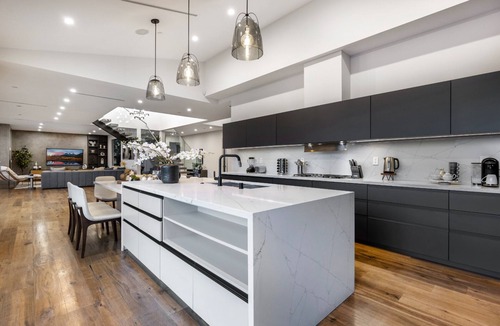 Los Angeles House | Skyline Luxury Haven - Singular Skyline Escape with Endless Valley Views