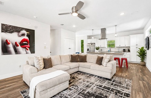 Cedar Crest House | Skyline Luxury Retreat in Dallas