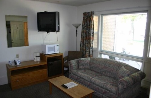 Sault Ste. Marie Hotel | Skyline Motel