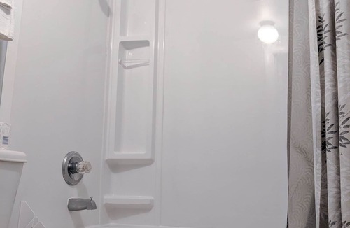 Fredericton Hotel | Skyline Motel & Campus Inn