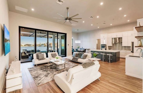Eight Lakes House | Skyline Paradise Retreat