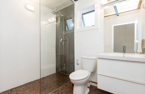 Bridgeland Apartment | Skyline Penthouse |BBQ, Sleeps 8|