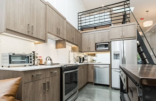 Bridgeland Apartment | Skyline Penthouse |BBQ, Sleeps 8