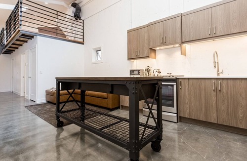 Bridgeland Apartment | Skyline Penthouse |BBQ, Sleeps 8