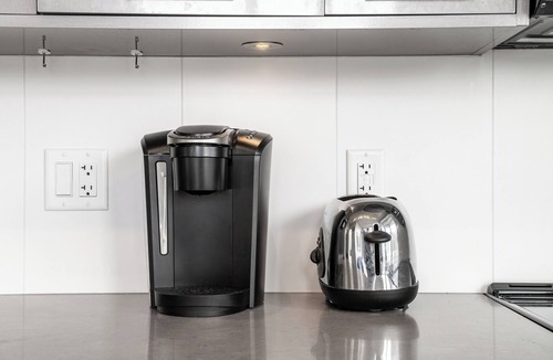 East Village Apartment | Skyline Retreat| Downtown| Saddledome