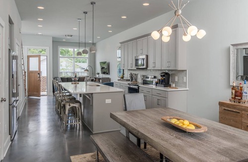 Nashville House | Skyline Retreat Minutes To Downtown + Free Parking