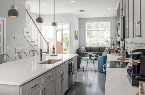 Nashville House | Skyline Retreat Minutes To Downtown + Free Parking