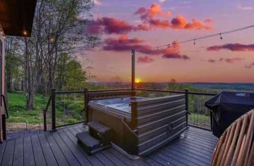 Brookville House | Skyline Serenity - Hot Tub