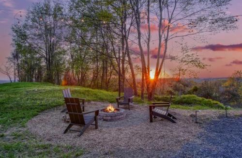 Brookville House | Skyline Serenity - Hot Tub
