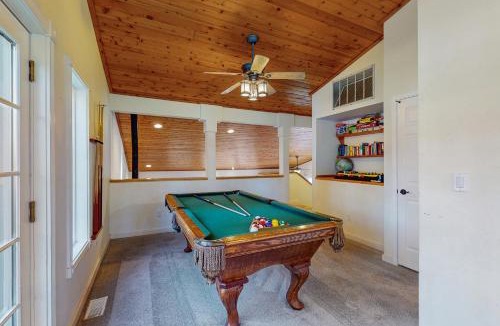 Country Club Estates House | Skyline Serenity
