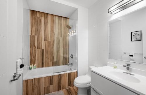 Olde Kensington Apartment | Skyline Studio - Modern Comfort Pool Access