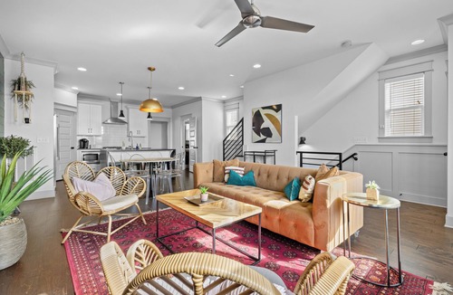 Cleveland Park House | Skyline Stunner★Heated Pool★Hot Tub★Fire Pit★Close to Broadway & Downtown!★Views