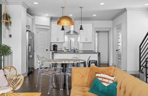 Cleveland Park House | Skyline Stunner★Heated Pool★Hot Tub★Fire Pit★Close to Broadway & Downtown!★Views