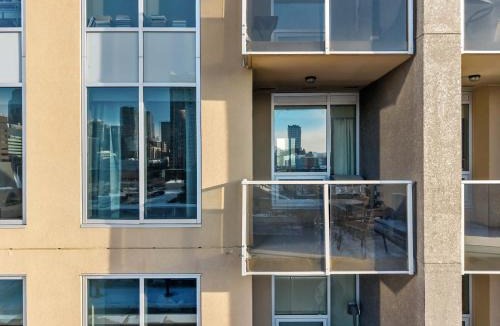 Victoria Park Apartment | Skyline Suite Panoramic 1BR Downtown with Parking