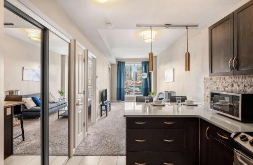 Victoria Park Apartment | Skyline Suite Panoramic 1BR Downtown with Parking