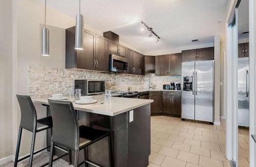 Victoria Park Apartment | Skyline Suite Panoramic 1BR Downtown with Parking