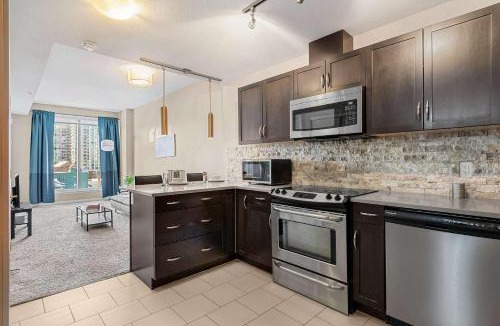Victoria Park Apartment | Skyline Suite Panoramic 1BR Downtown with Parking