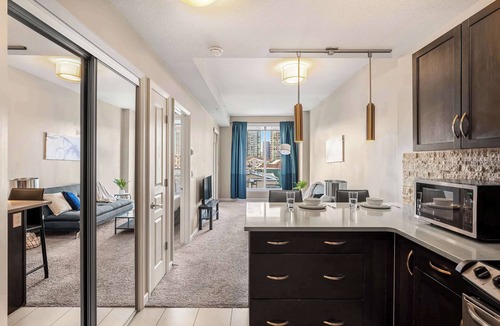 Victoria Park Apartment | Skyline Suite Panoramic 1BR Downtown with Parking