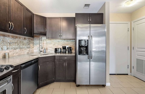 Victoria Park Apartment | Skyline Suite Panoramic 1BR Downtown with Parking