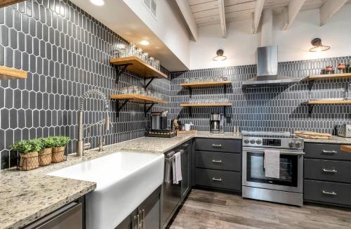 Downtown Nashville Apartment | Skyline Suite with Penthouse & Rooftop Deck 6BR by Maddox Hotel